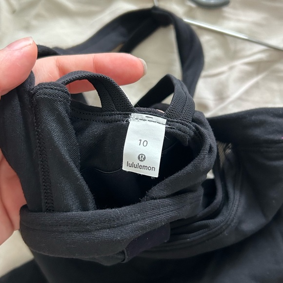 Black lululemon tank top size 10 (built in bra no padding included) - Picture 3 of 3